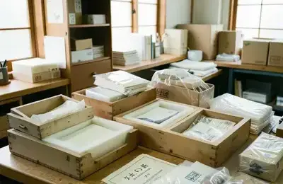 工房での梱包作業